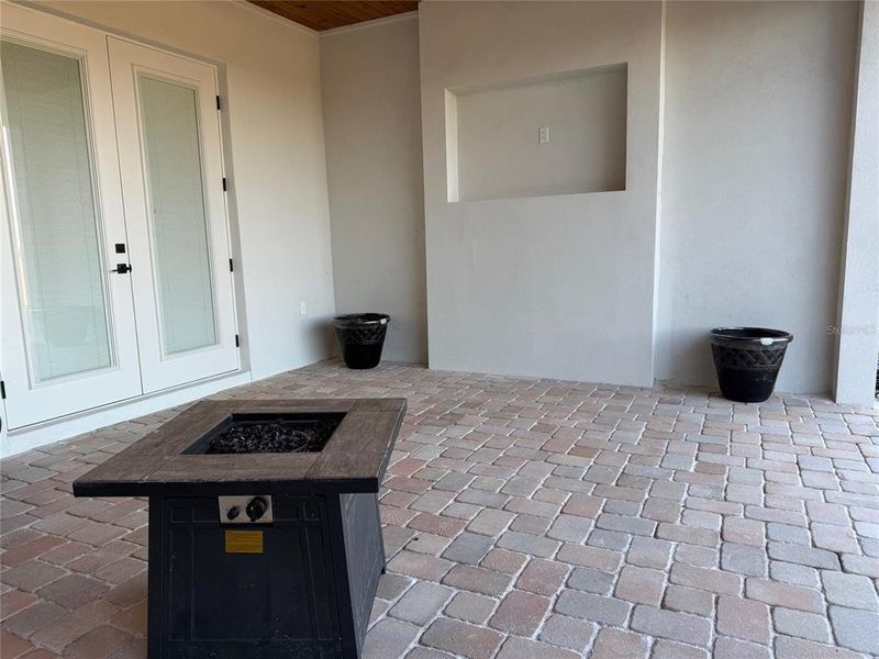 Exterior details and patio area of a home in , Bartow (Image 24).