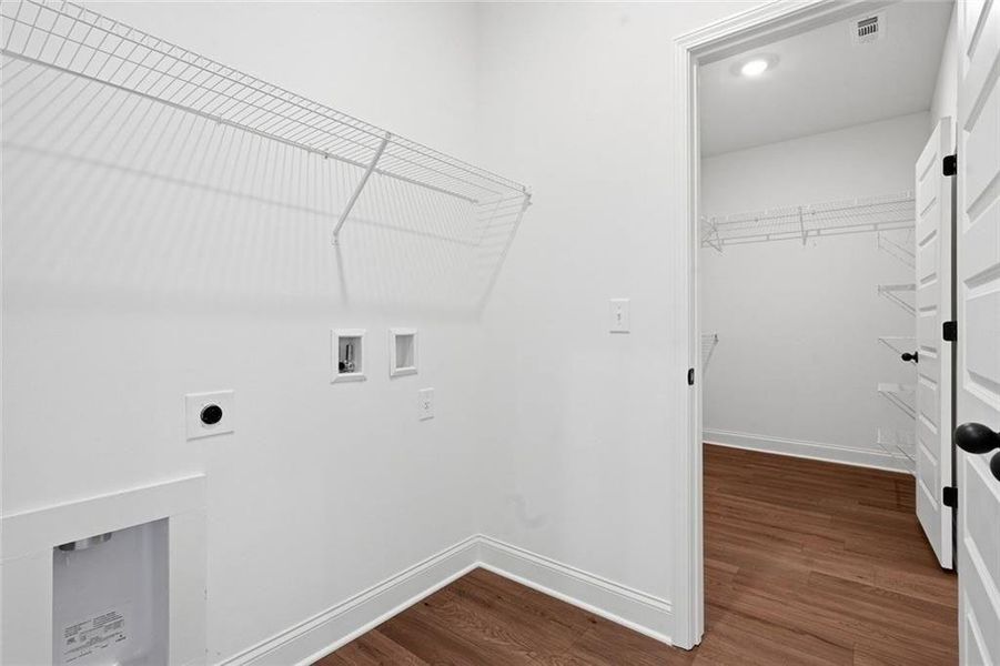 Spacious, unfurnished interior of a new home in , Mansfield (Image 28).