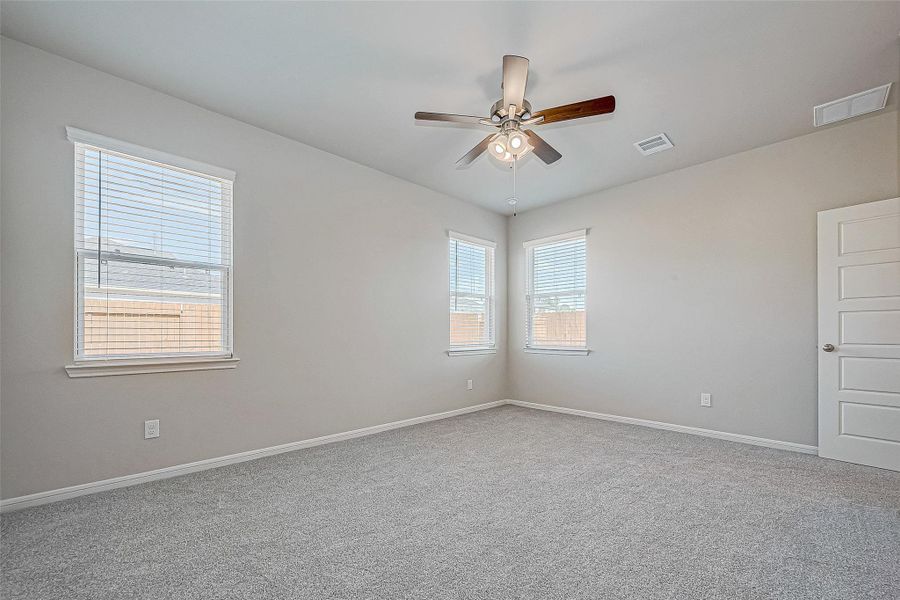Spacious, unfurnished interior of a new home in Mill Creek Trails, Magnolia (Image 20).