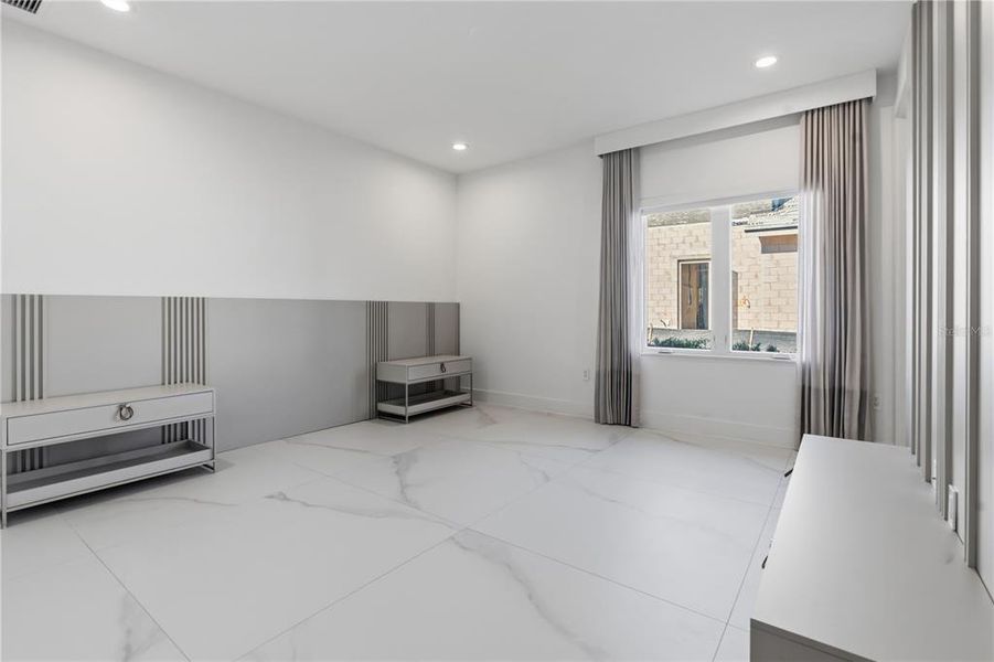 Spacious, unfurnished interior of a new home in , Montverde (Image 53).