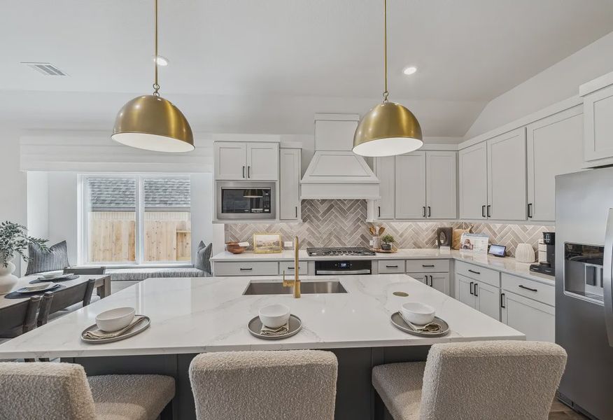 Plan 3034 Kitchen - Staged - 7 of 19