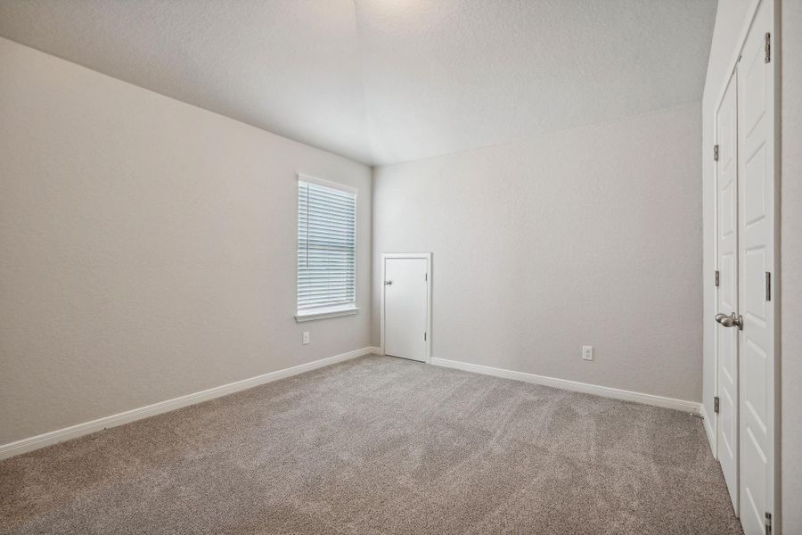 Spacious, unfurnished interior of a new home in Kingdom Heights, Rosenberg (Image 27).