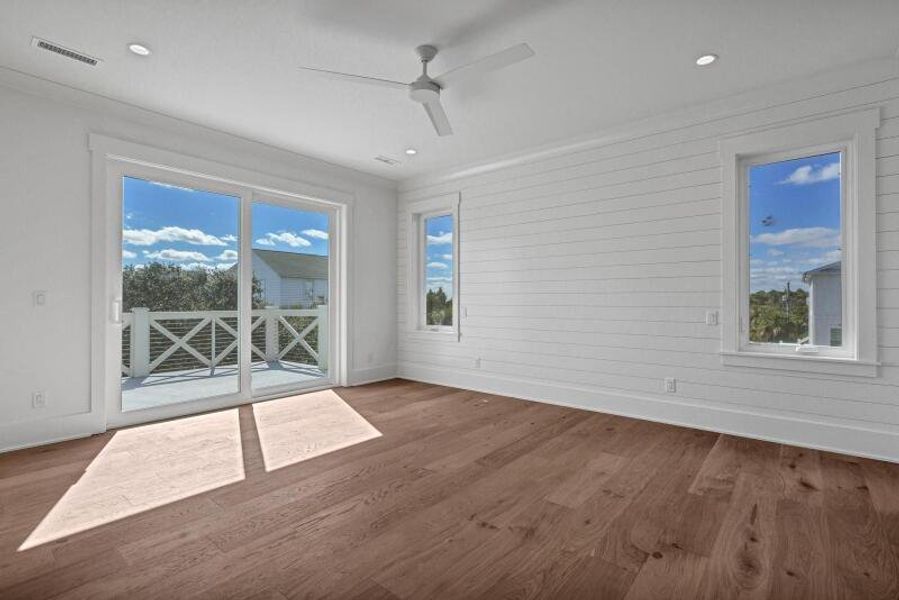 Spacious, unfurnished interior of a new home in , Edisto Beach (Image 47).