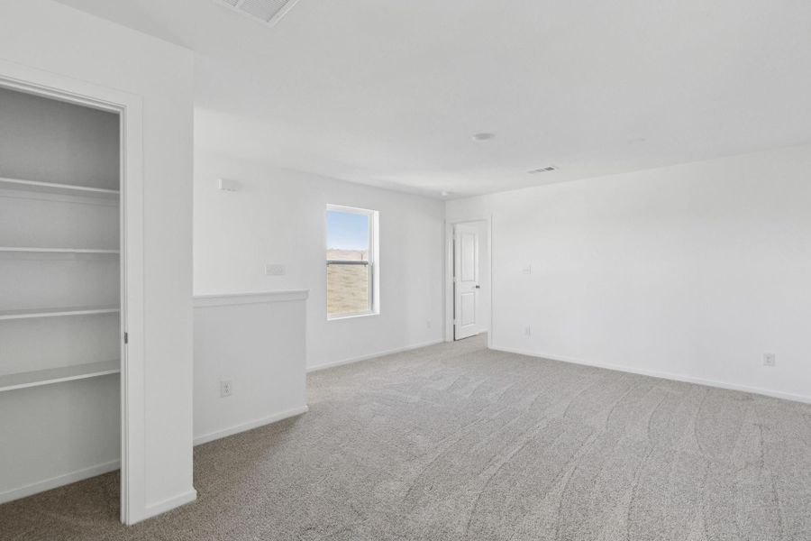 Spacious, unfurnished interior of a new home in Montgomery Bend, Montgomery (Image 28).