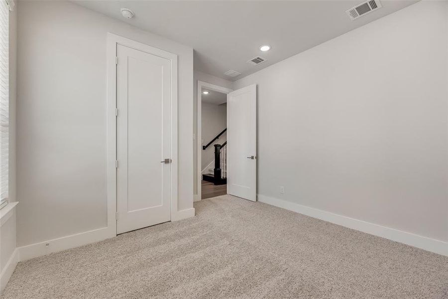 Spacious, unfurnished interior of a new home in Collin Creek, Plano (Image 14).
