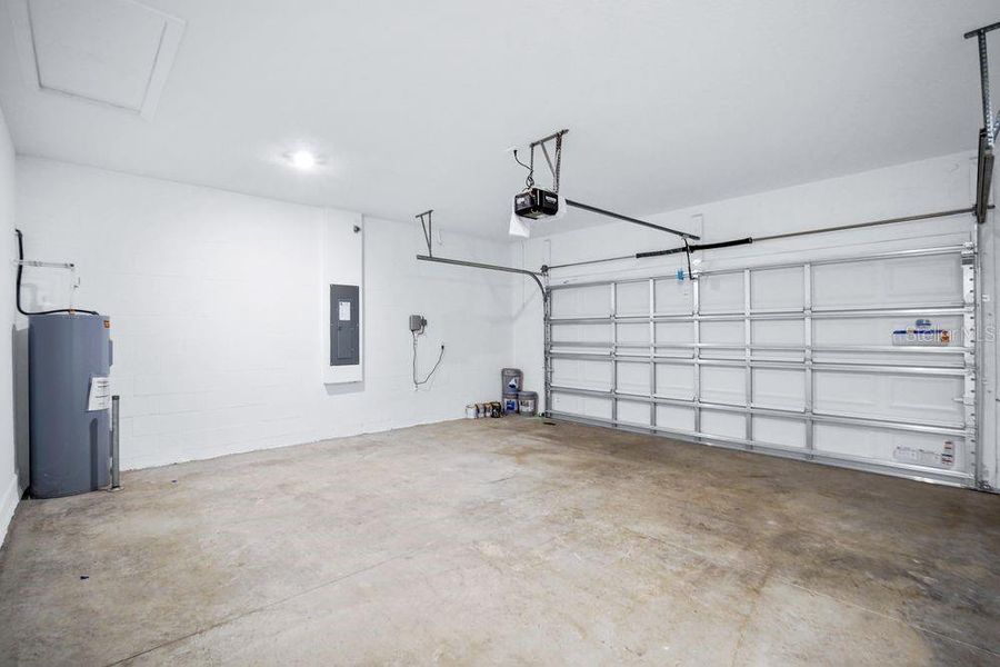 Spacious, unfurnished interior of a new home in Timber Ridge, Plant City (Image 22).