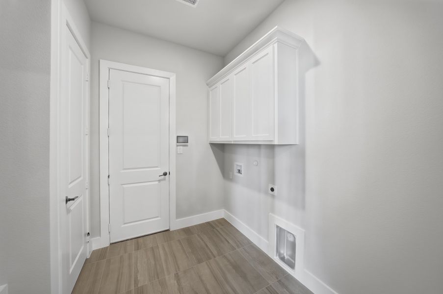 Spacious, unfurnished interior of a new home in Quail Hollow, Rockwall (Image 30).