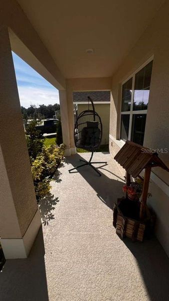 Exterior details and patio area of a home in , Ocoee (Image 4).