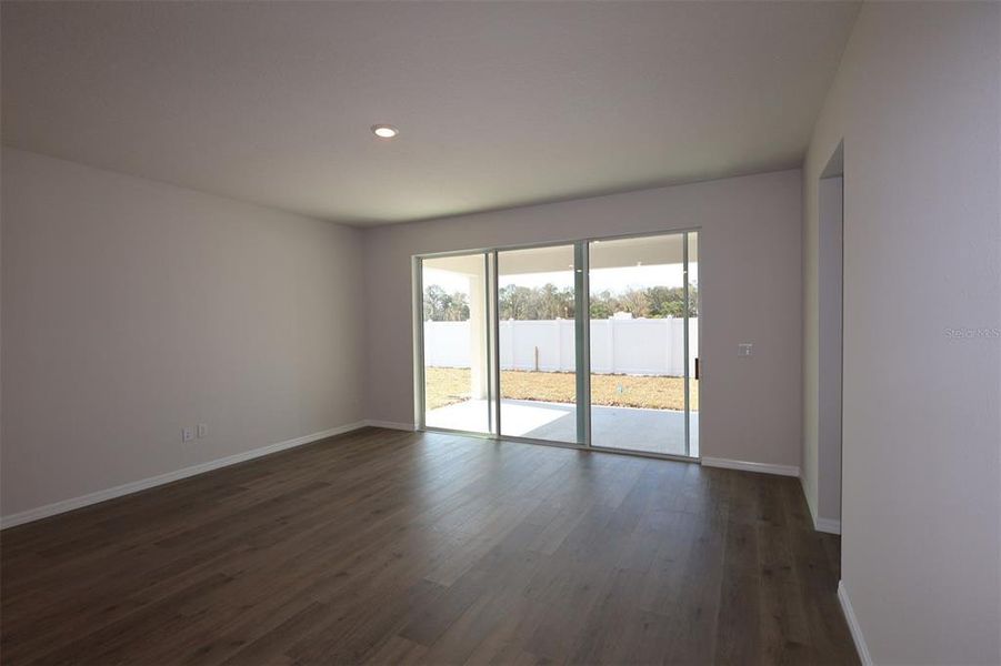 Spacious, unfurnished interior of a new home in Eastlyn, Bradenton (Image 11).