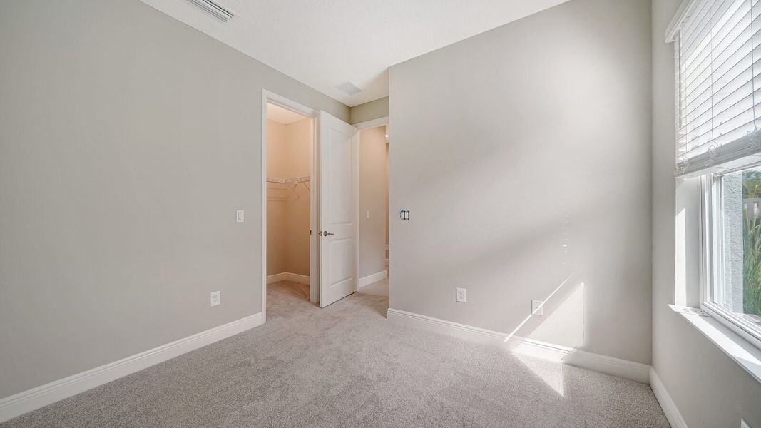 Spacious, unfurnished interior of a new home in Windward, Sarasota (Image 29).