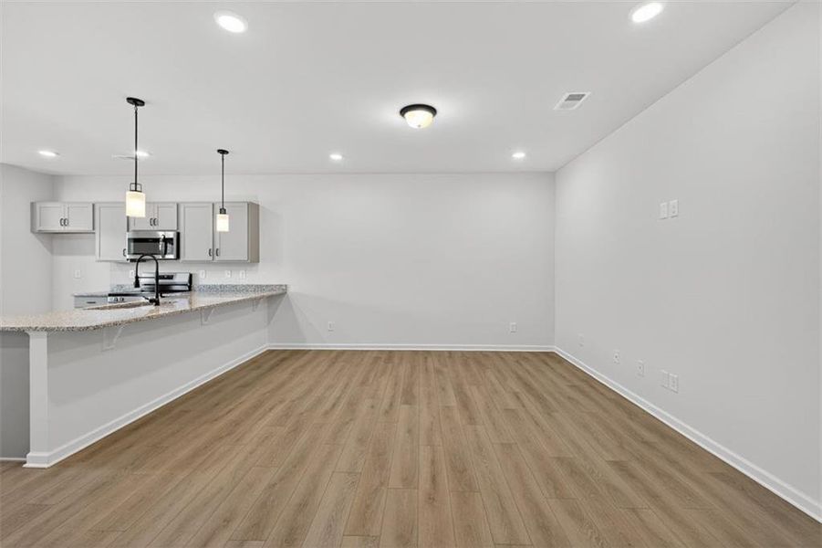 Spacious, unfurnished interior of a new home in Sanders Park, Austell (Image 31).