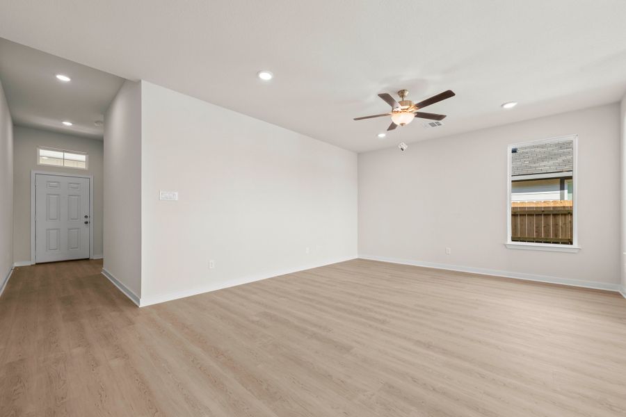 Spacious, unfurnished interior of a new home in South Fork, Waco (Image 16). Spacious, unfurnished interior of a new home in South Fork, Waco (Image 16).