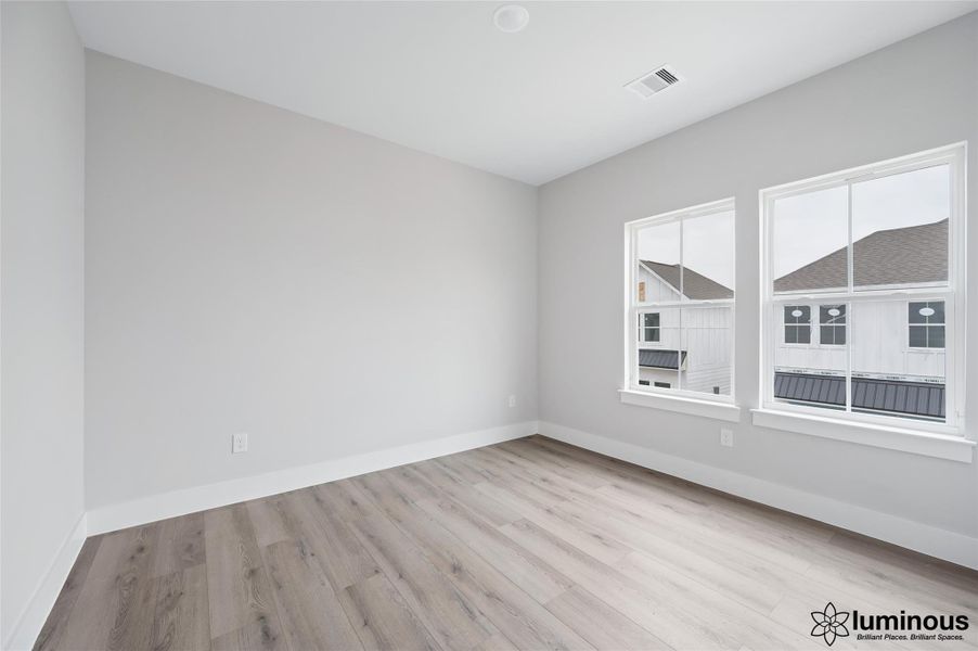 Spacious, unfurnished interior of a new home in Metro Village, Houston (Image 10).