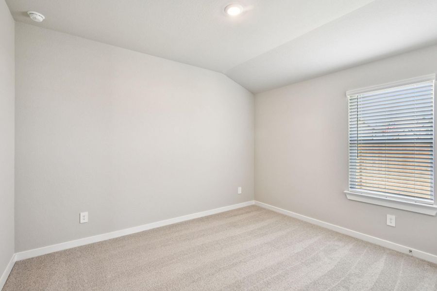 Spacious, unfurnished interior of a new home in Stewart's Ranch, Conroe (Image 27).
