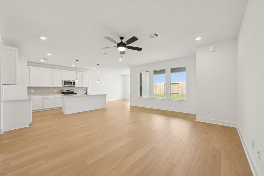 14462 Trumpet Ln Great Room + Kitchen 14462 Trumpet Ln Great Room + Kitchen