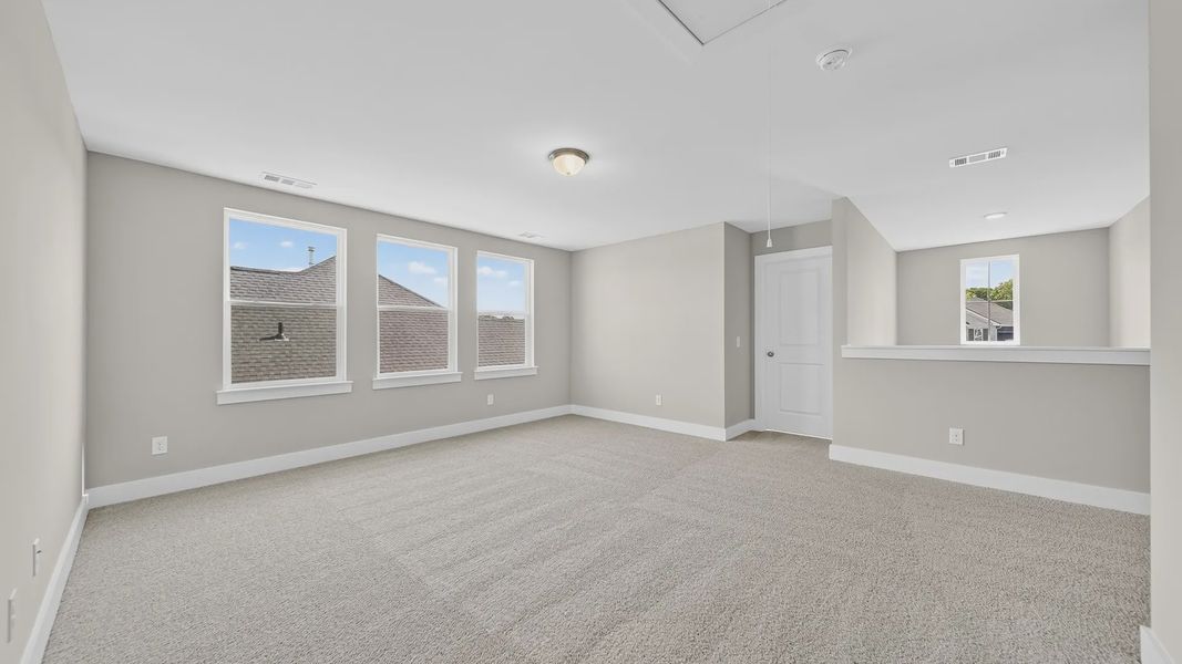 Spacious, unfurnished interior of a new home in McClure Farms, Columbia (Image 29).