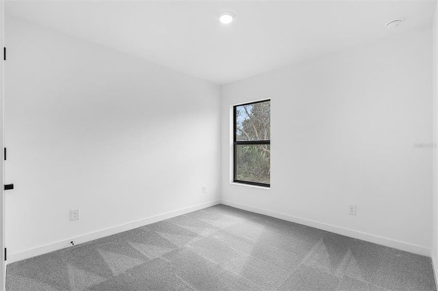 Spacious, unfurnished interior of a new home in Port Charlotte, North Port (Image 17).