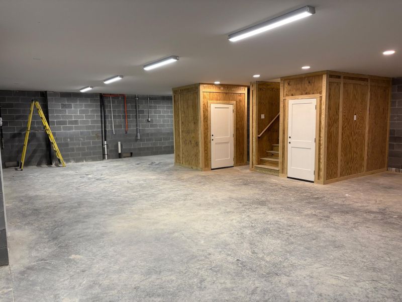 Spacious, unfurnished interior of a new home in , Seabrook Island (Image 41).