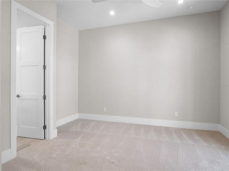 Spacious, unfurnished interior of a new home in , Oakland (Image 59).