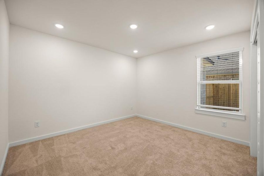 Spacious, unfurnished interior of a new home in Ashland, Angleton (Image 22).