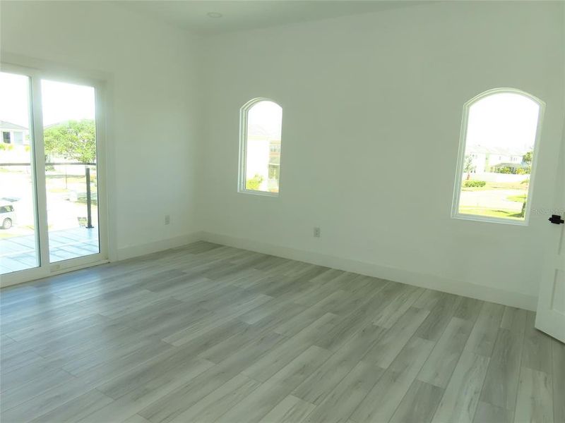 Spacious, unfurnished interior of a new home in , Apollo Beach (Image 14).