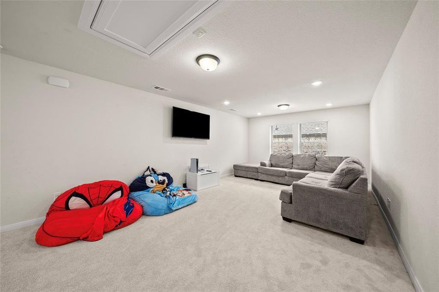 Furnished interior view inside a new home in Willow Grove, Melissa (Image 34).