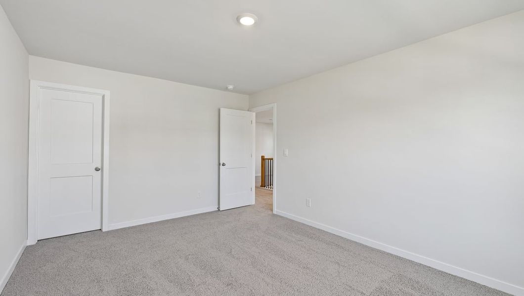 Spacious, unfurnished interior of a new home in Oak Grove Hill, Huntersville (Image 26).