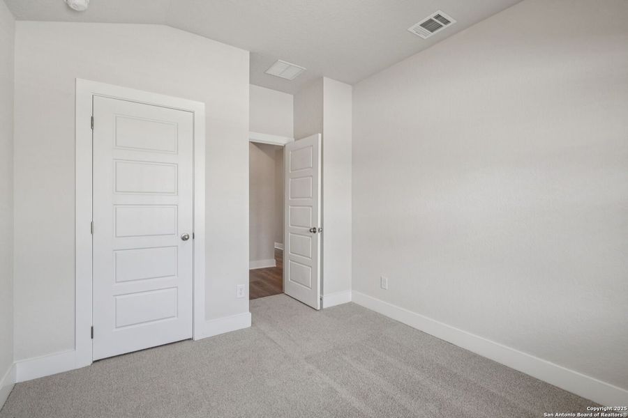 Spacious, unfurnished interior of a new home in Comanche Ridge, San Antonio (Image 15). Spacious, unfurnished interior of a new home in Comanche Ridge, San Antonio (Image 15).