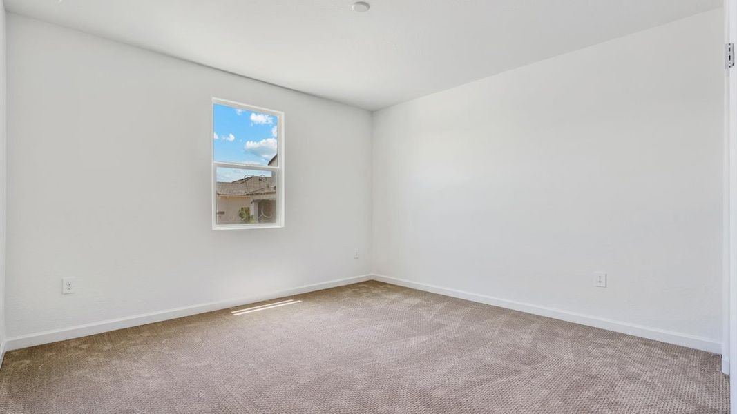 Spacious, unfurnished interior of a new home in Entrada Del Oro, Gold Canyon (Image 21).