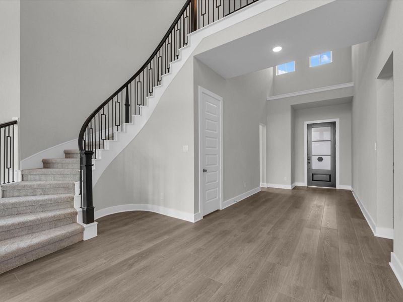 Spacious, unfurnished interior of a new home in Oakhill Reserve, Tomball (Image 14).
