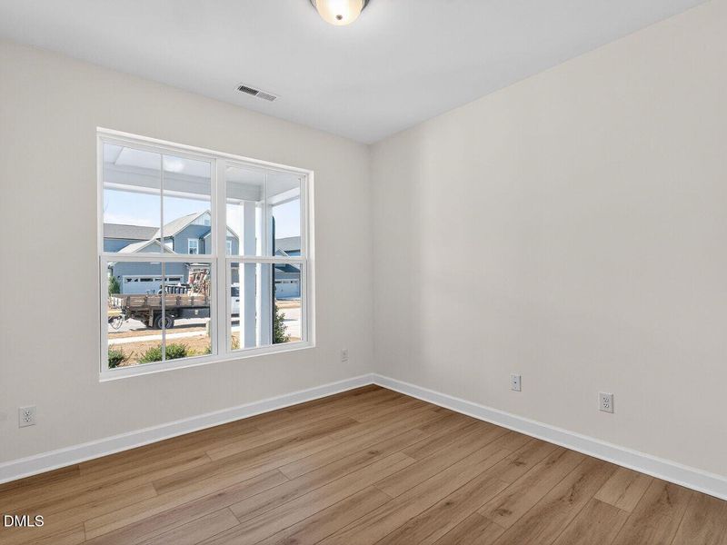 019-1280x960-bedroom