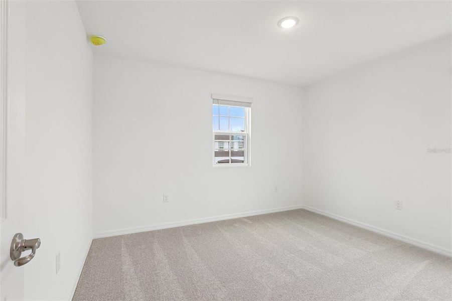 Spacious, unfurnished interior of a new home in Eagletail Landings, Howey-in-the-Hills (Image 38).