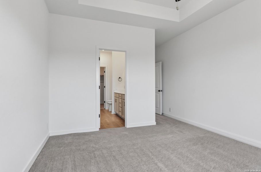 Spacious, unfurnished interior of a new home in Nopal Valley, San Antonio (Image 17).