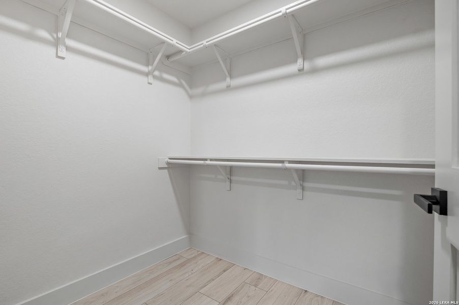 Spacious, unfurnished interior of a new home in , San Antonio (Image 28).