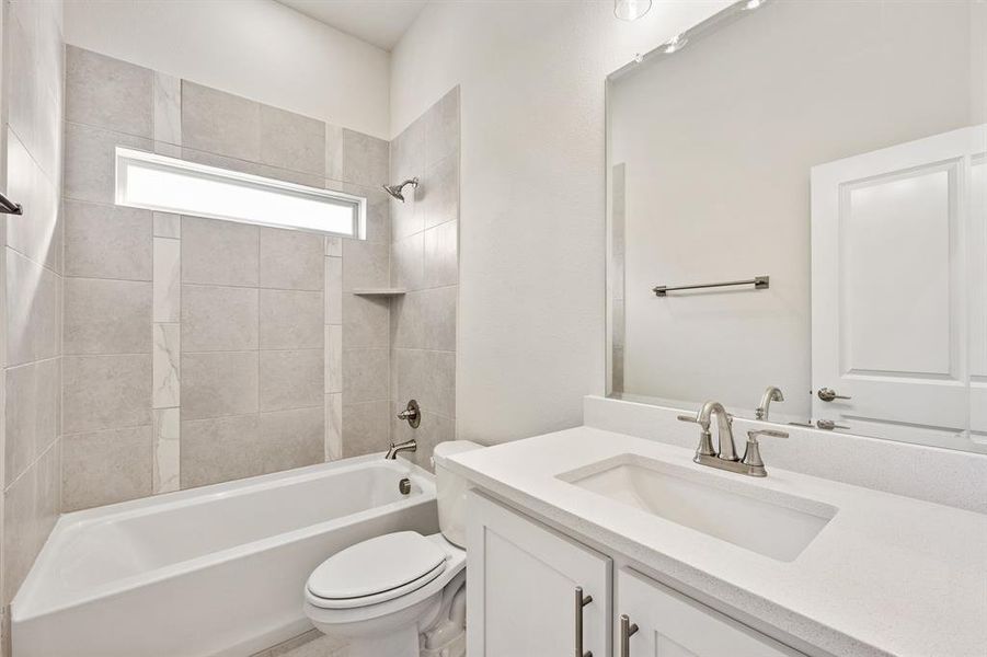 Furnished interior view inside a new home in Terracina, Rockwall (Image 10).