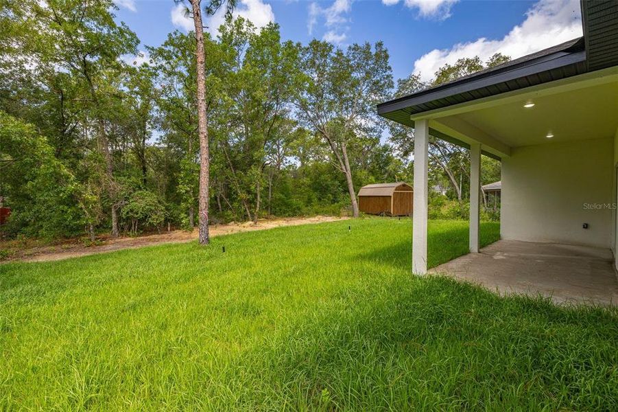 Exterior details and patio area of a home in , Dunnellon (Image 30).