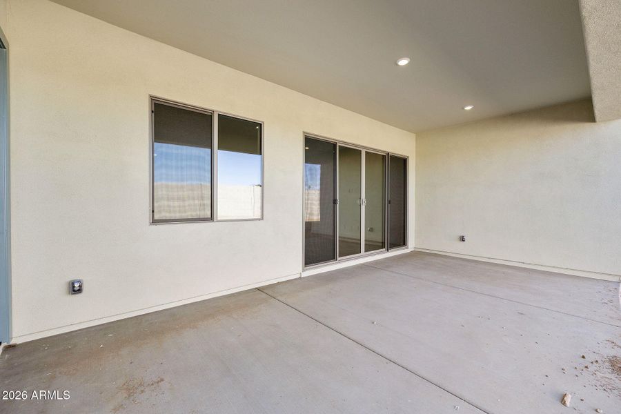 LARGE COVERED PATIO LARGE COVERED PATIO