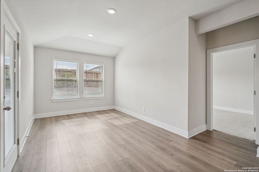 Spacious, unfurnished interior of a new home in Comanche Ridge, San Antonio (Image 29). Spacious, unfurnished interior of a new home in Comanche Ridge, San Antonio (Image 29).