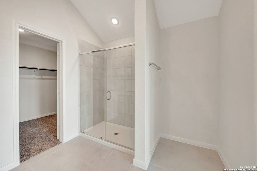 Spacious, unfurnished interior of a new home in Greenspoint Heights, Seguin (Image 28).