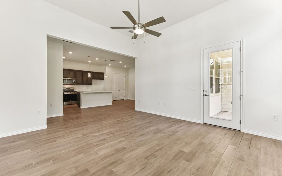 Spacious, unfurnished interior of a new home in Villas at Kissing Tree, San Marcos (Image 15).