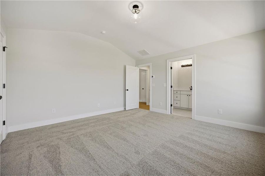 Spacious, unfurnished interior of a new home in Yellowstone Farms, Cumming (Image 34).