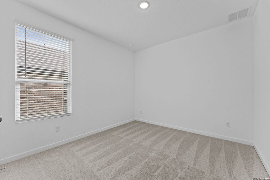 Spacious, unfurnished interior of a new home in Sky Ranch, New Braunfels (Image 20).