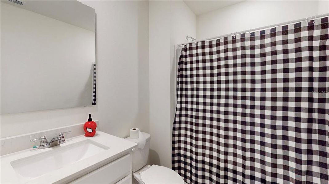 Furnished interior view inside a new home in , Umatilla (Image 17).