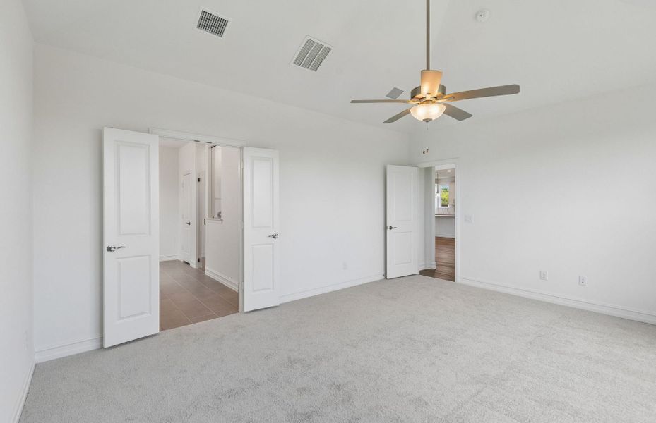 Spacious, unfurnished interior of a new home in Wellington, Fort Worth (Image 15).