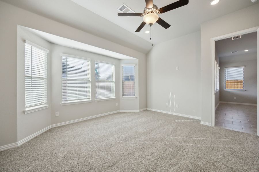 Spacious, unfurnished interior of a new home in Summer Crest, Fort Worth (Image 22).
