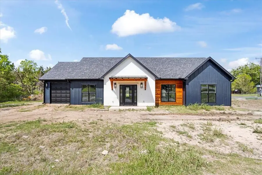 Exterior details and patio area of a home in , Pottsboro (Image 4).