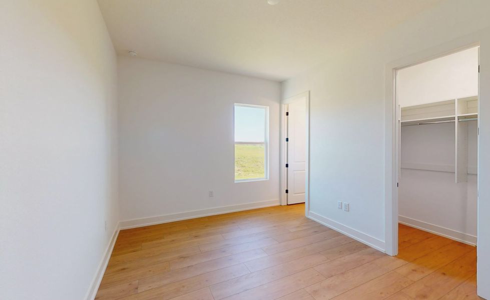 Spacious, unfurnished interior of a new home in West Hill Estates, Dade City (Image 31).