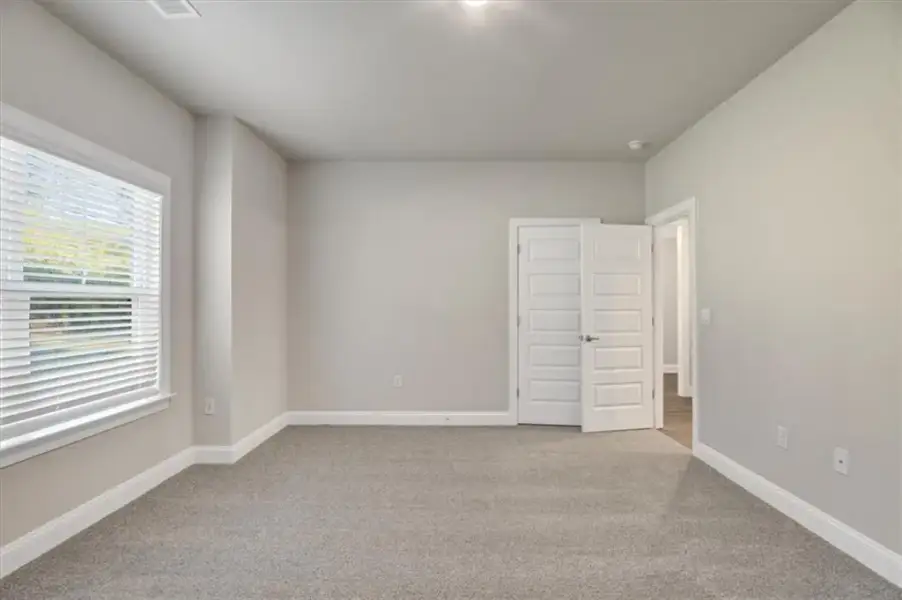 Spacious, unfurnished interior of a new home in Tuscany Hills, Douglasville (Image 35).
