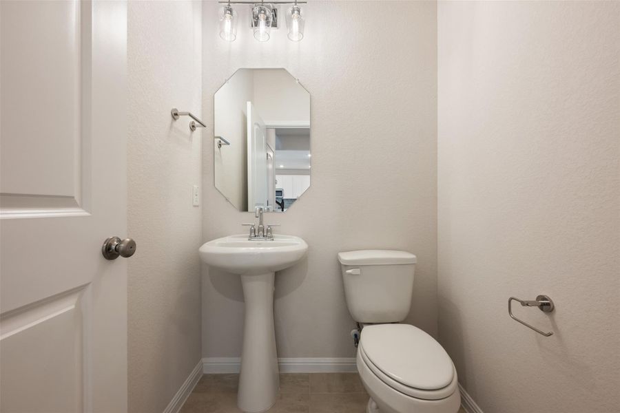 Furnished interior view inside a new home in Rolling Glen, Hutto (Image 14).