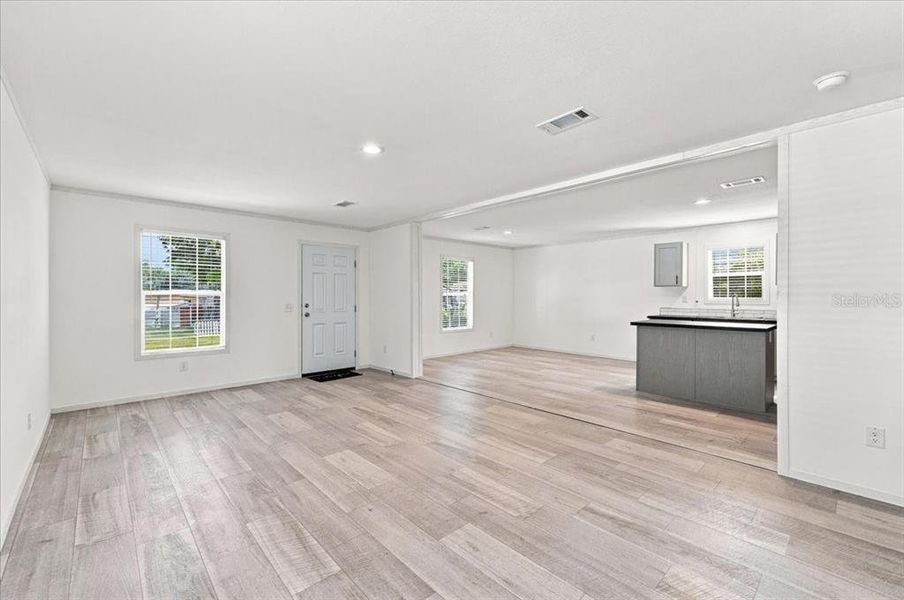 Spacious, unfurnished interior of a new home in , Zephyrhills (Image 14).